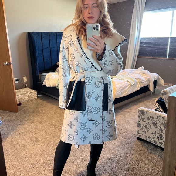 Reversible Mahina Monogram Wrap Coat 38 - Picture 9 of 11